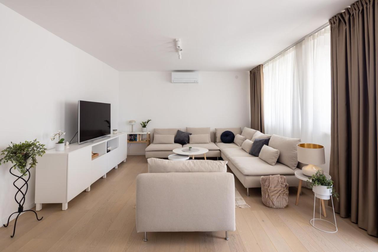 Apartment Nova 4* Dugi Rat Bagian luar foto