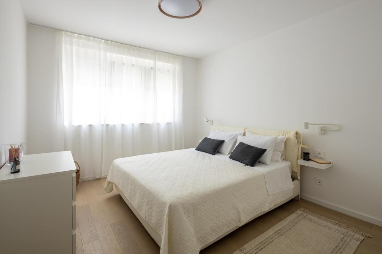 Apartment Nova 4* Dugi Rat Bagian luar foto