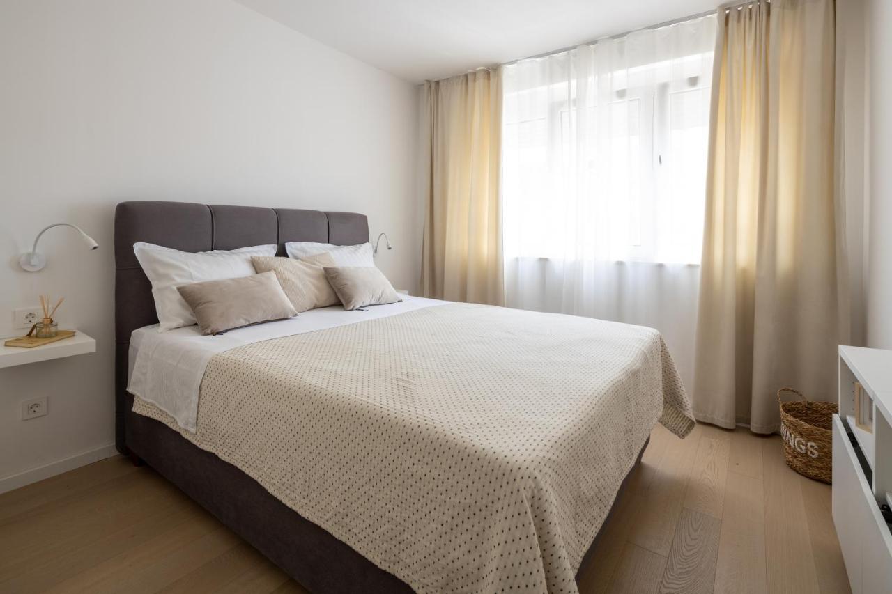 Apartment Nova 4* Dugi Rat Bagian luar foto