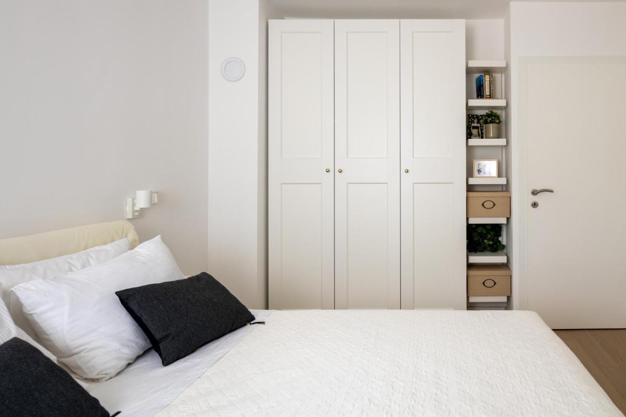 Apartment Nova 4* Dugi Rat Bagian luar foto