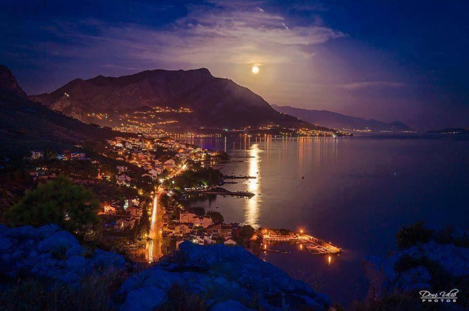 Apartment Nova 4* Dugi Rat Bagian luar foto