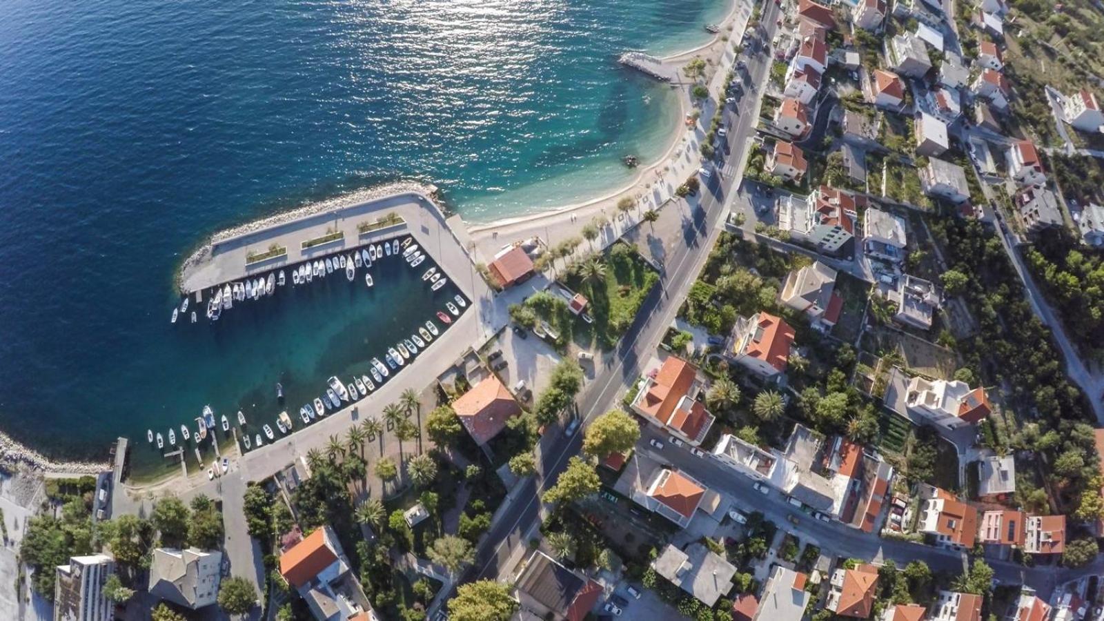 Apartment Nova 4* Dugi Rat Bagian luar foto